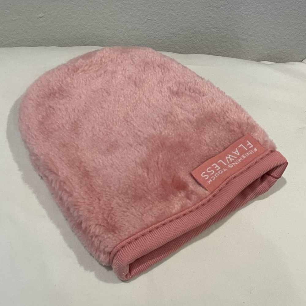 Flawless Finish Touch Pink Makeup Eraser (two items)